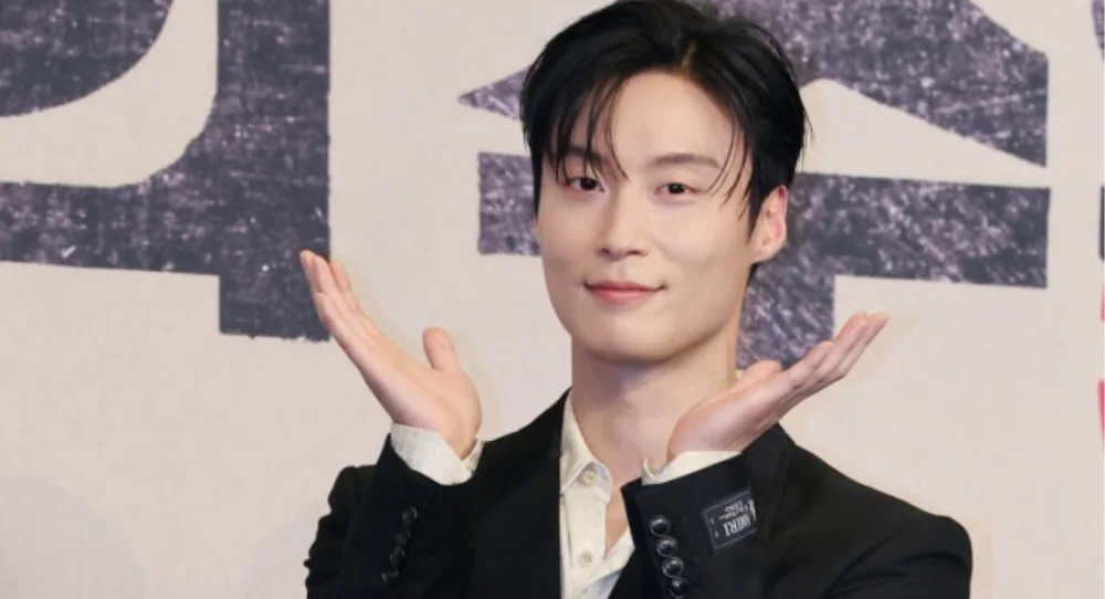 Heo Nam Jun may take on 1 trillion won inheritance story in new drama "Currency Reform" as agency confirms talks