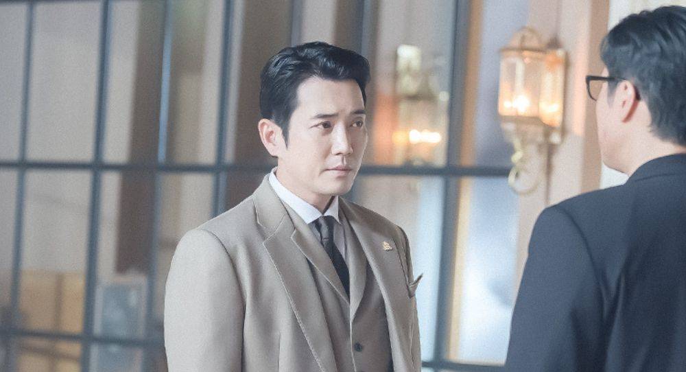 Joo Sang Wook says he hopes his second-grade daughter will not watch 'Agent Kim Reactivated' even as a teenager while wife Cha Ye Ryun supports his darkest villain role