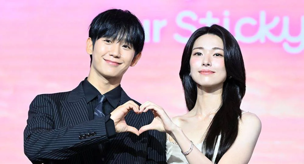 Ha Young says Jung Hae In was so impressive that she could trust him completely while filming difficult scenes in 'Our Sticky Love'