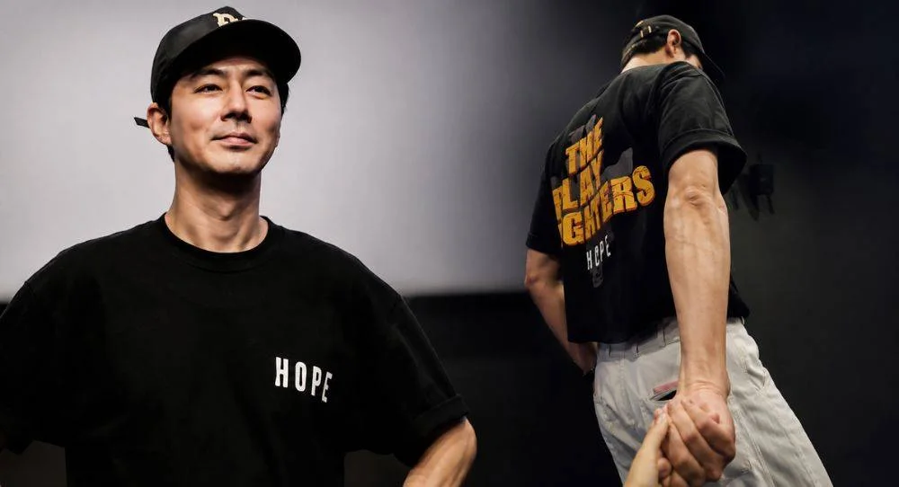 Jo In Sung’s unexpected hand-holding fan service at 'Hope' stage greeting goes viral as viewers joke ‘Are we dating?’