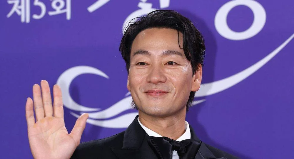 Park Hae Soo welcomes second son at 45 and stays by his wife’s side