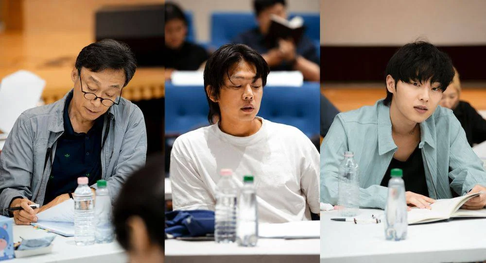 Yoo Ah In officially returns with 'Exhuma' director Jang Jae Hyun’s 'Vampir' as cast gathers for script reading