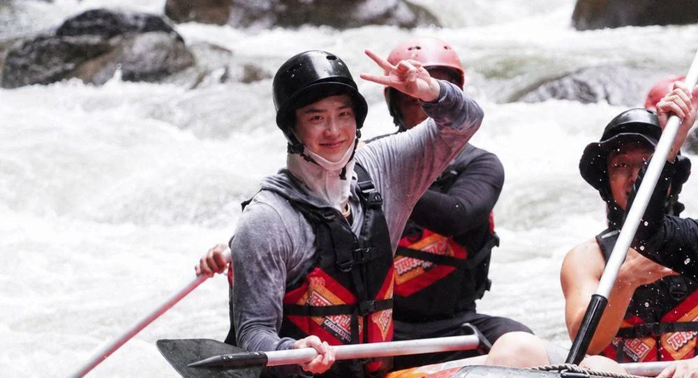 Lee Jong Suk shares first update one month after breakup with IU as he enjoys a relaxing getaway with a bright smile