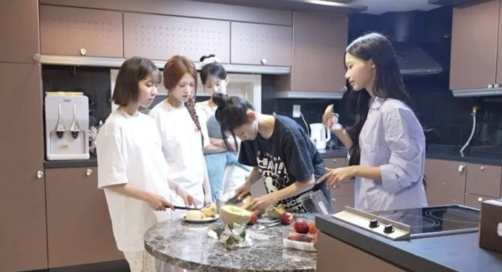 RESCENE reveals their massive 99-pyeong new dorm and says it is so large they considered using walkie-talkies