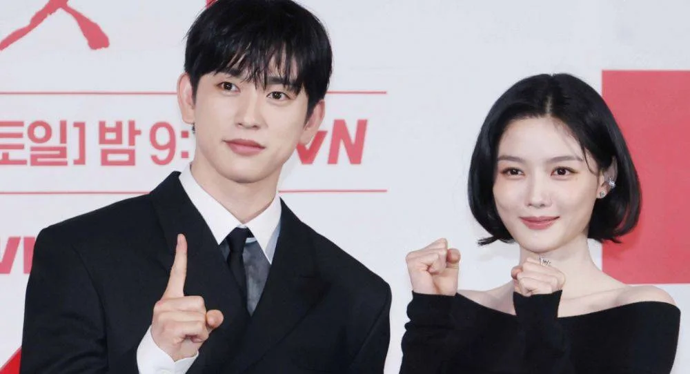 Park Jinyoung rates chemistry with Kim Yoo Jung 1,000 out of 100 in '100 Days of Deception'