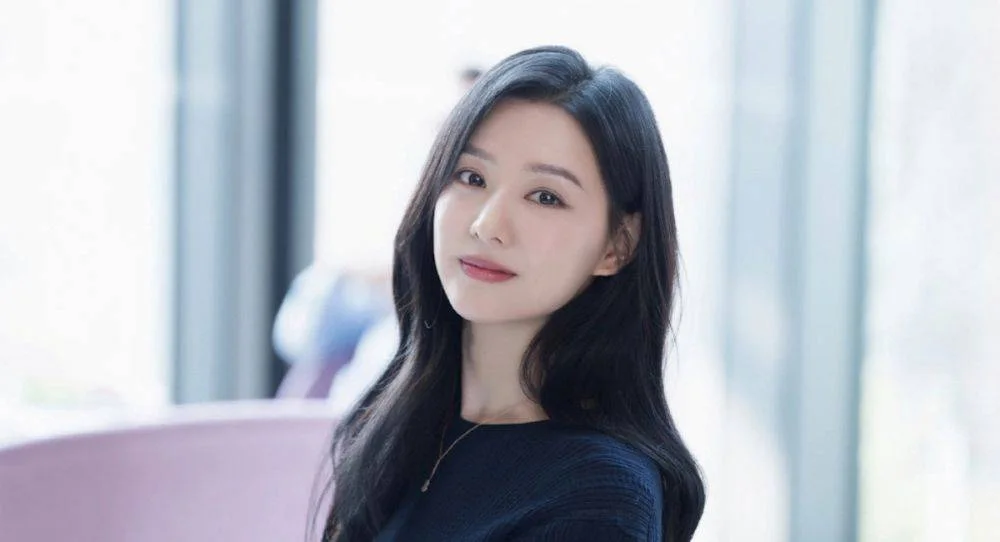 Kim Ji Won says she often rides the subway but people rarely recognize her