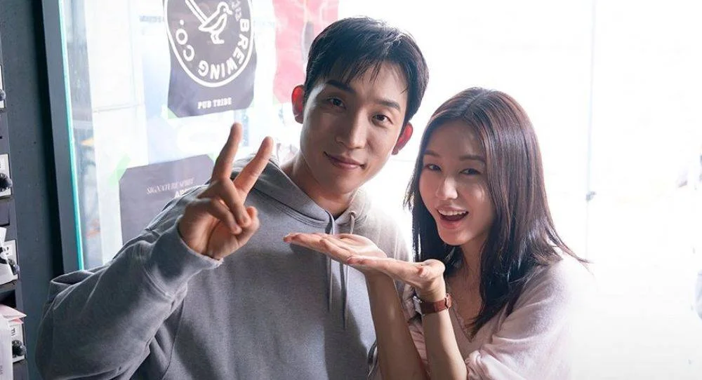 Lee Sang Yi shows his loyalty to longtime friend Ahn Eun Jin with surprise drama appearance