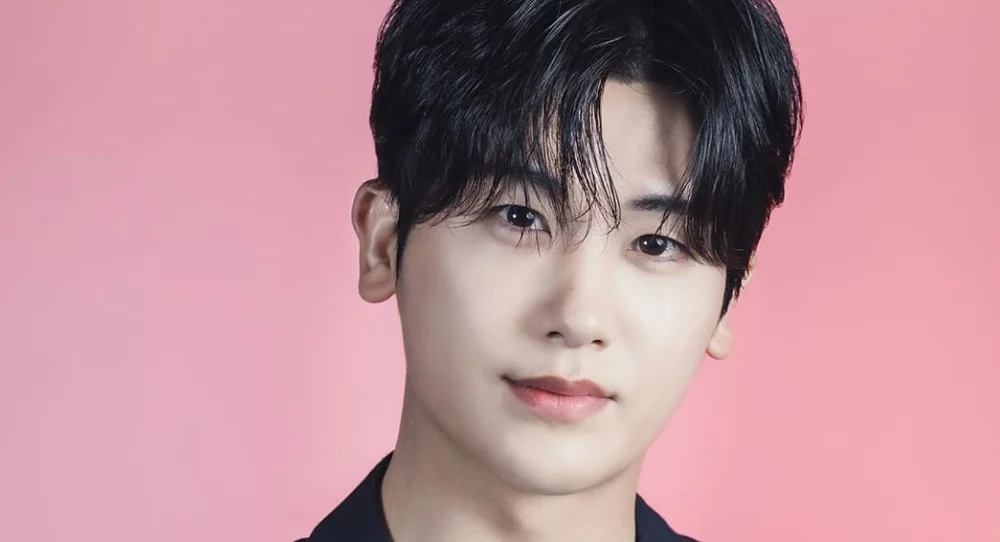Park Hyung Sik returns to the big screen after seven years as Cha Seung Won and Ra Mi Ran’s son