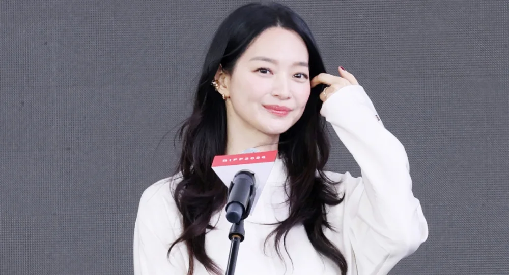 Shin Min Ah looks back on 25 years in acting and thanks herself for never losing her passion